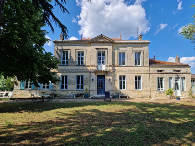 Manor House For Sale, AMBES, 33810, FRANCE