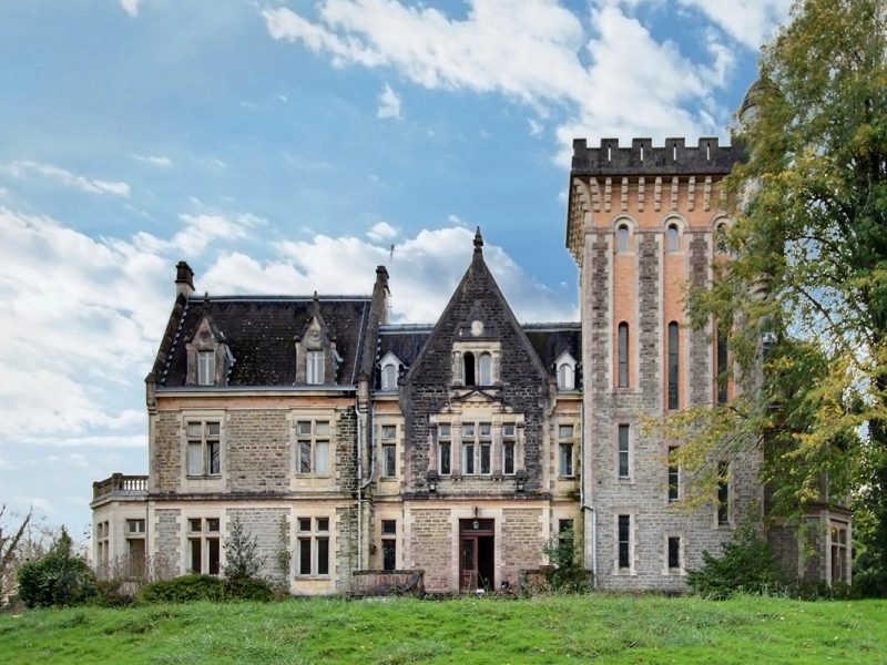 Castle For Sale, BIZANOS, 64320, FRANCE