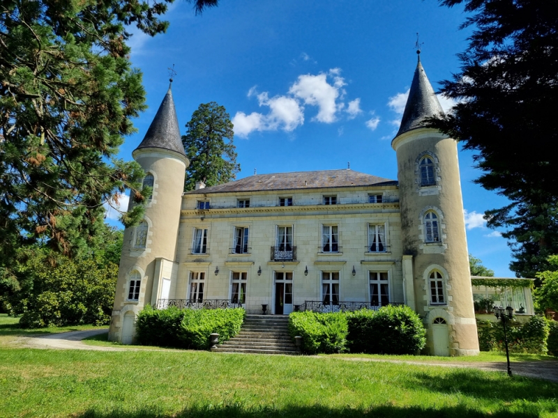Castle For Sale, CHATELLERAULT, 86100, FRANCE