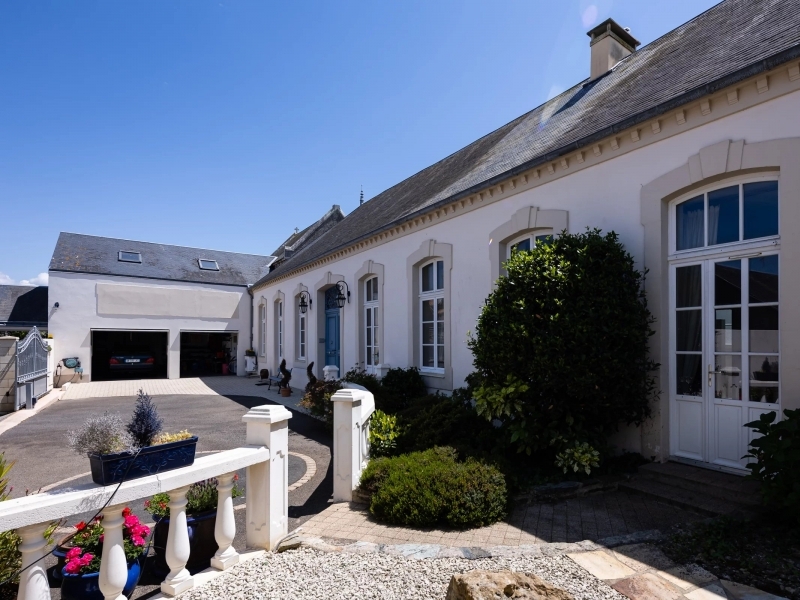 Villa For Sale, SAINT-GILLES-CROIX-DE-VIE, 85800, FRANCE