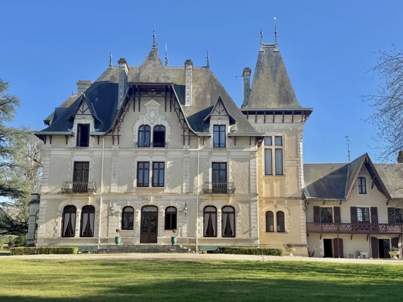 Castle For Sale, CHATELLERAULT, 86100, FRANCE