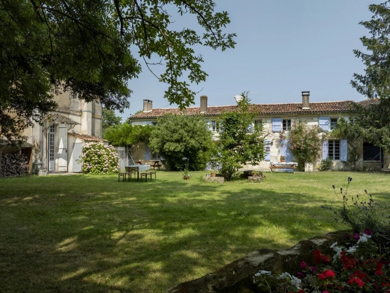 Maison De Maître For Sale, SAINTES, 17100, FRANCE