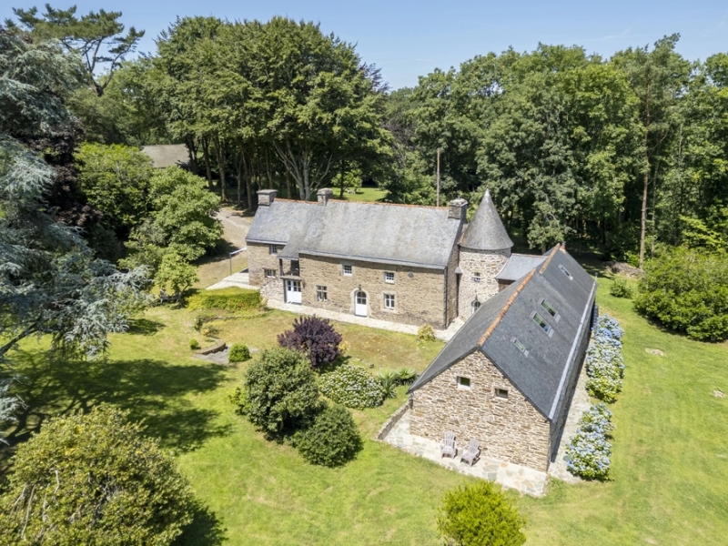 Manor House For Sale, LANDELEAU, 29530, FRANCE