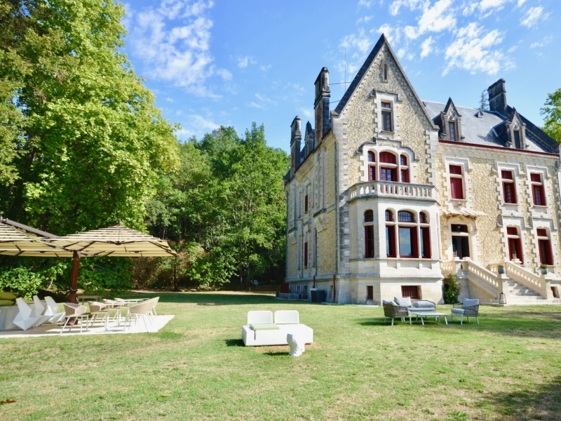 Castle For Sale, EGLISE-NEUVE-D'ISSAC, 24400, FRANCE