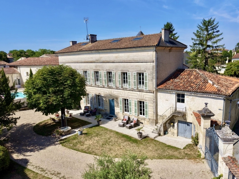 Manor House For Sale, SAINT-JEAN-D'ANGELY, 17400, FRANCE