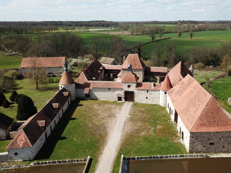 Castle For Sale, MONTLUCON, 03100, FRANCE