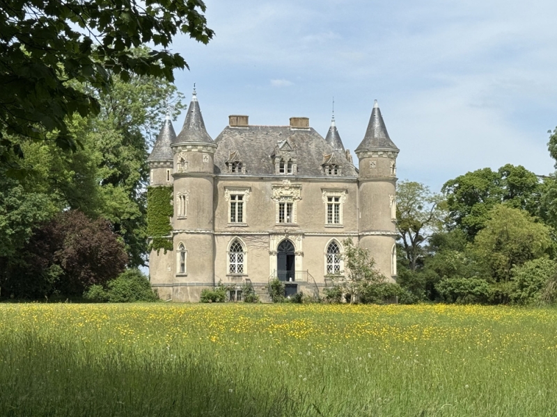 Castle For Sale, LAVAL, 53000, FRANCE