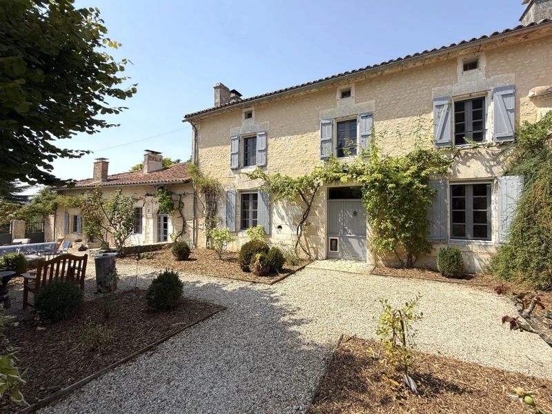Country House For Sale, VILLEBOIS-LAVALETTE, 16320, FRANCE