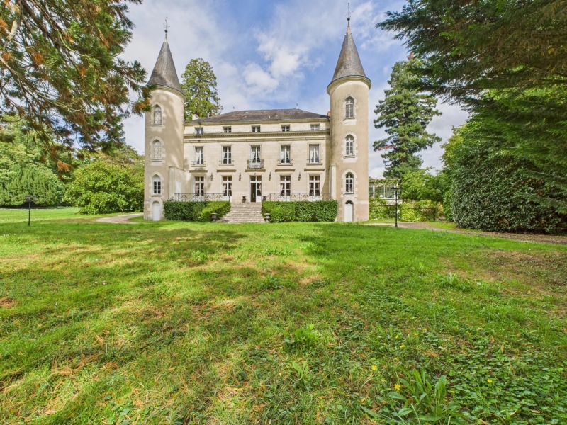 Castle For Sale, TOURNON-SAINT-PIERRE, 37290, FRANCE