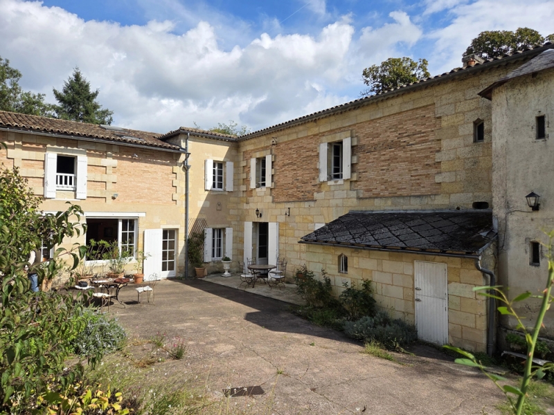 Manor House For Sale, LA CLOTTE, 17360, FRANCE