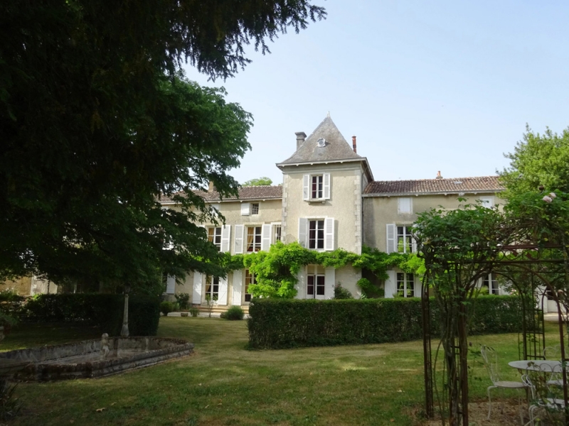 Manor House For Sale, MELLE, 79500, FRANCE