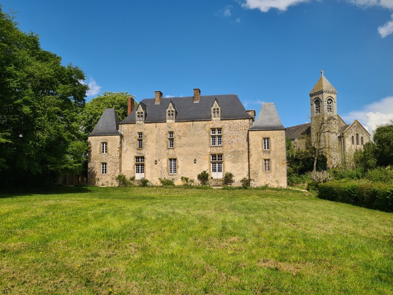 Castle For Sale, LAVAL, 53000, FRANCE