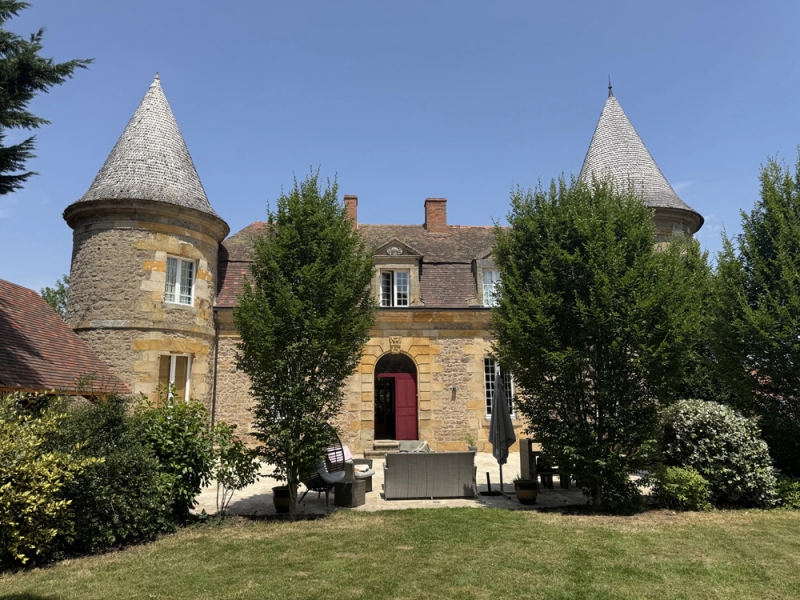 Castle For Sale, SAINT-BONNET-DE-FOUR, 03390, FRANCE