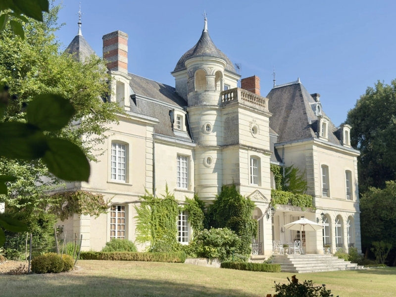 Castle For Sale, CHATELLERAULT, 86100, FRANCE