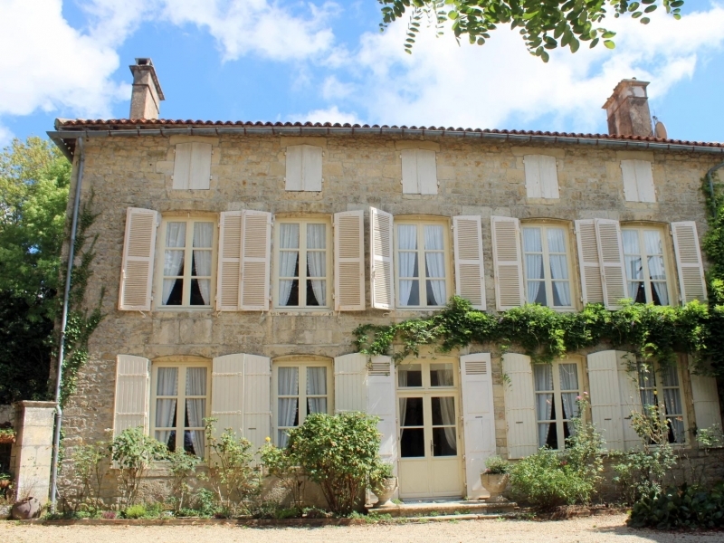Manor House For Sale, MELLE, 79500, FRANCE