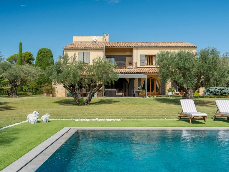 Provençal Farmhouse For Sale, LOURMARIN, 84160, FRANCE